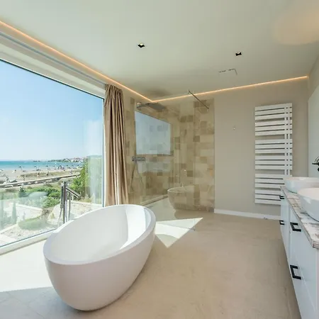 Four Seasons Seaside Ferienhaus *